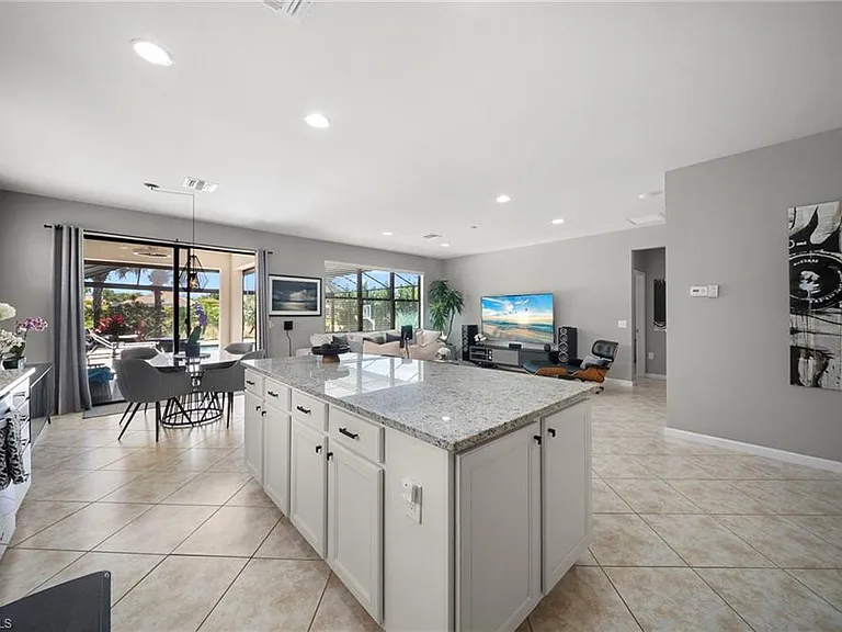 7052 Live Oak Dr — Photo 14