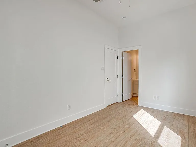 2333 Benbrook Blvd — Photo 14