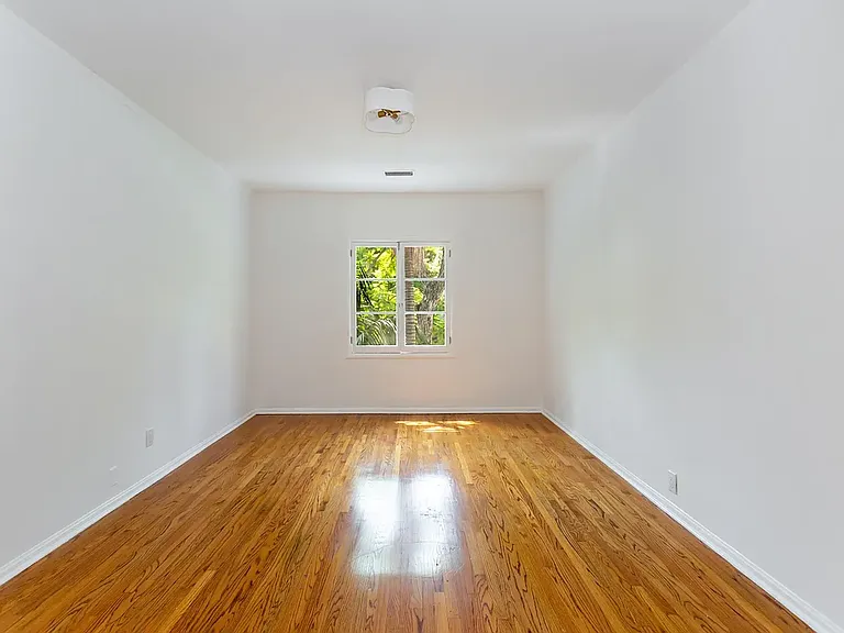 8491 Fountain Ave — Photo 37
