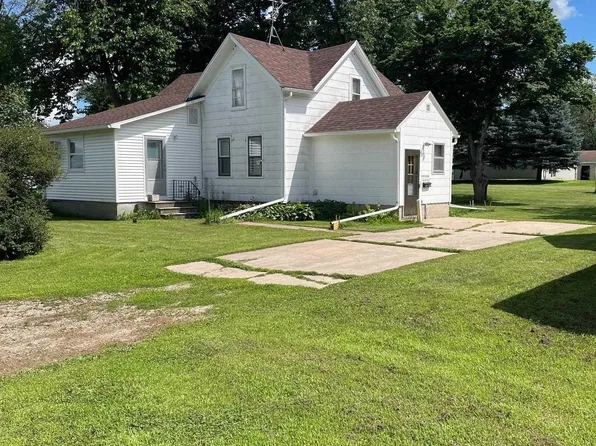 14 2nd Ave SE, Titonka, IA 50480