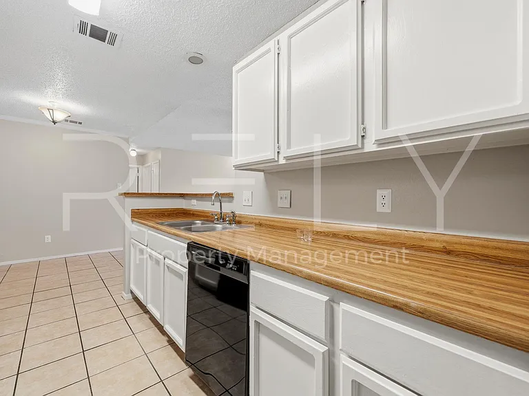 8001 W Gate Blvd #A — Photo 14