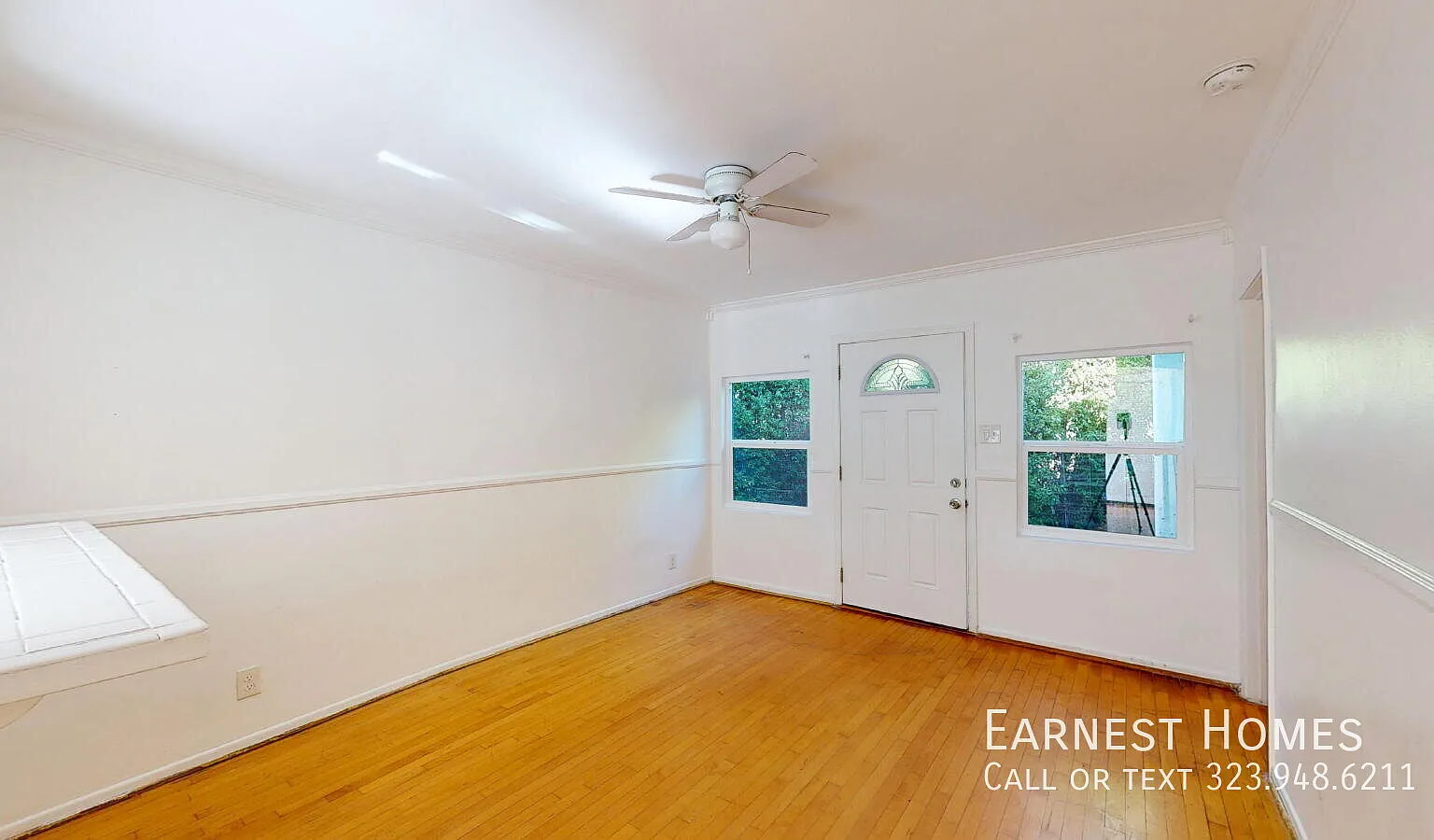 Charming 2-Bedroom Hollywood Hills Home with Hardwood Floors & Private Porch — Photo 3