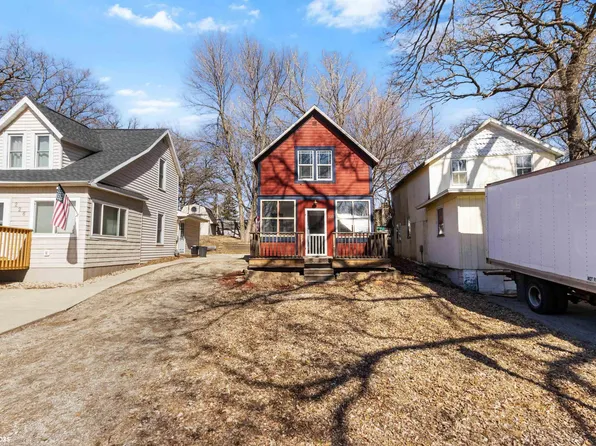 222 Glen Cove Dr, Clear Lake, IA 50428