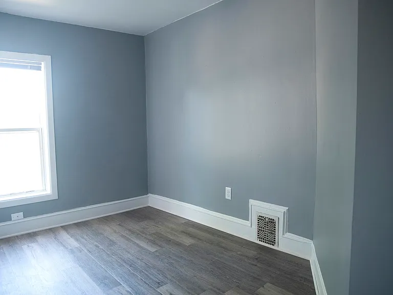 1203 S Farwell St — Photo 15