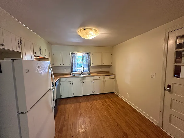 1361 Elmwood Ave SW — Photo 8
