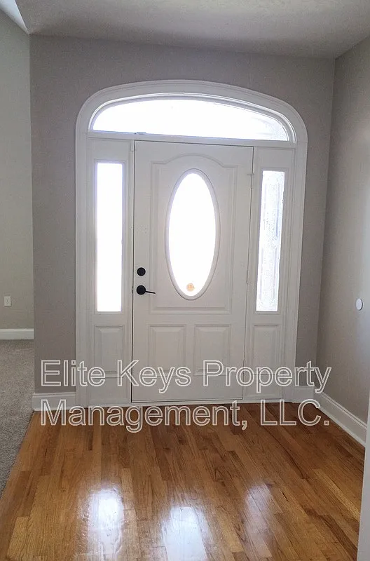 3 bed, 2.0 bath, 2617 sqft, $1,900 — Photo 4