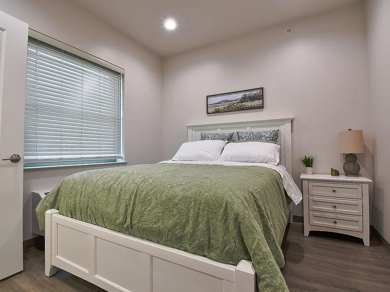 Crossroads Place Apartments — Photo 27