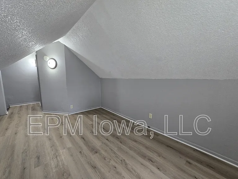 301 Rath St — Photo 13