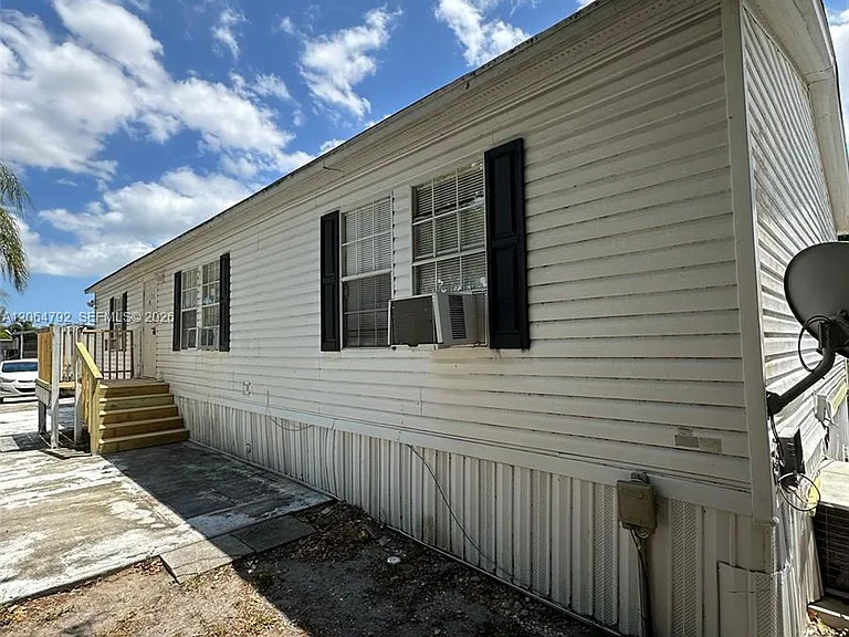 11832 Leeward Pl #H — Photo 15