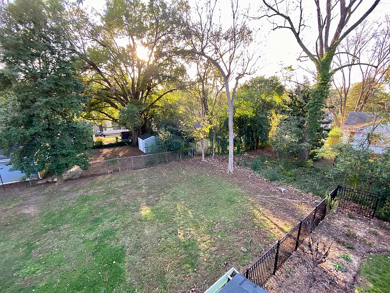 420 Bickett Blvd — Photo 21