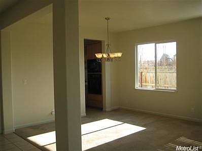 4th image of 318 Honeybell St