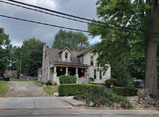 517 E Saint Clair St, Almont, MI 48003