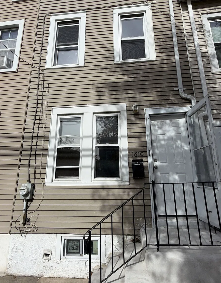 3 bed, $1,900 — Photo 1