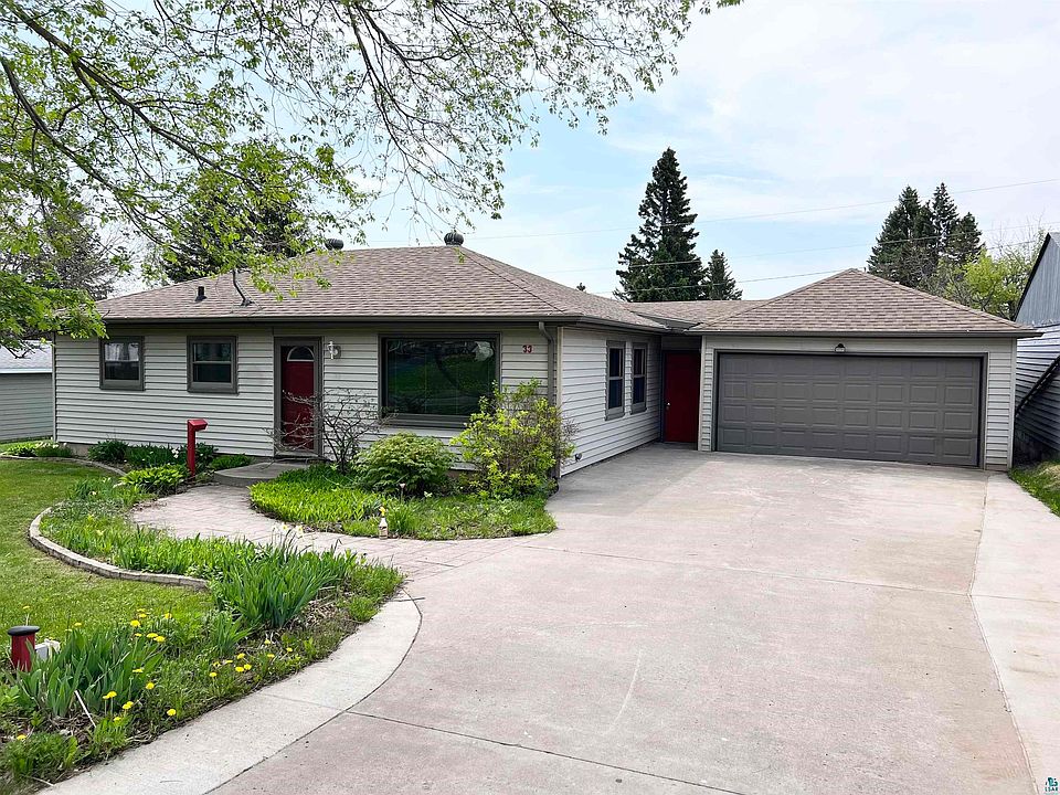 1st image of 33 Davis Dr