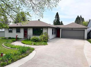 33 Davis Dr, Silver Bay, MN 55614