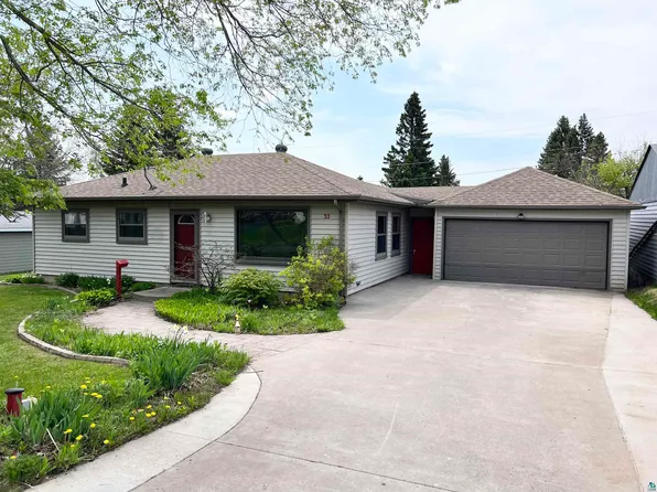 33 Davis Dr, Silver Bay, MN 55614