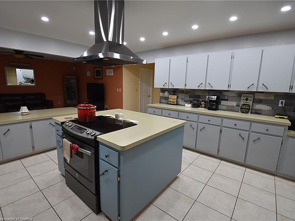 3rd image of 1508 Wellington Dr