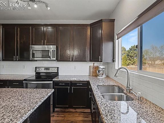 5th image of 4826 Hawk Meadow Dr