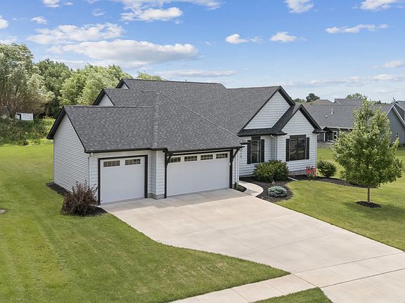 3rd image of 4915 Lakeside Dr