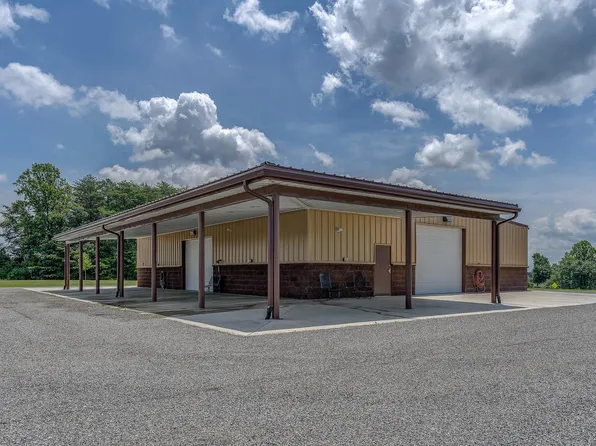 152 Smith Mountain Rd, Sandy Level, VA 24161