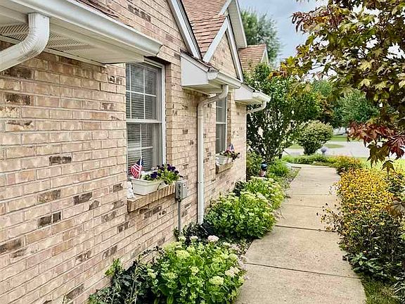 3rd image of 1146 N Hunters Ct