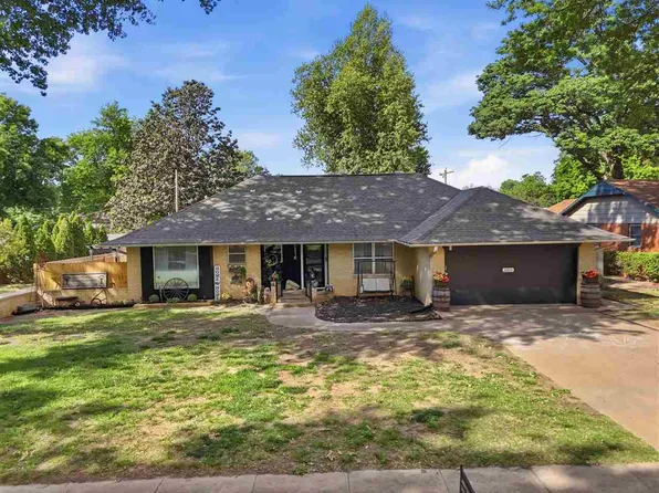 2416 Bluebird Ln, Ponca City, OK 74604
