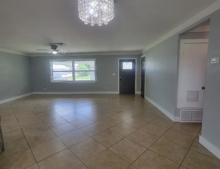 203 Redcliff Ave — Photo 6