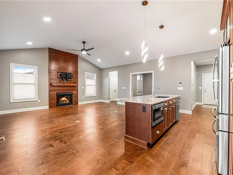 1352 Creeks Edge Dr — Photo 8