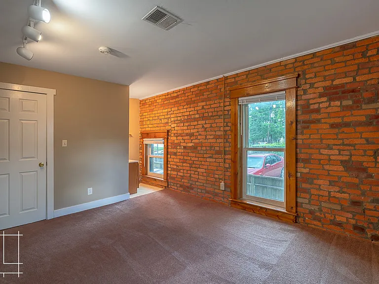 880 Hamlet St. — Photo 12