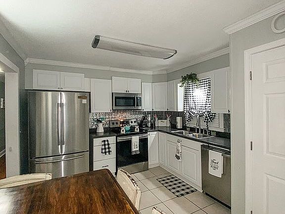 4th image of 421 Byrnes Cir