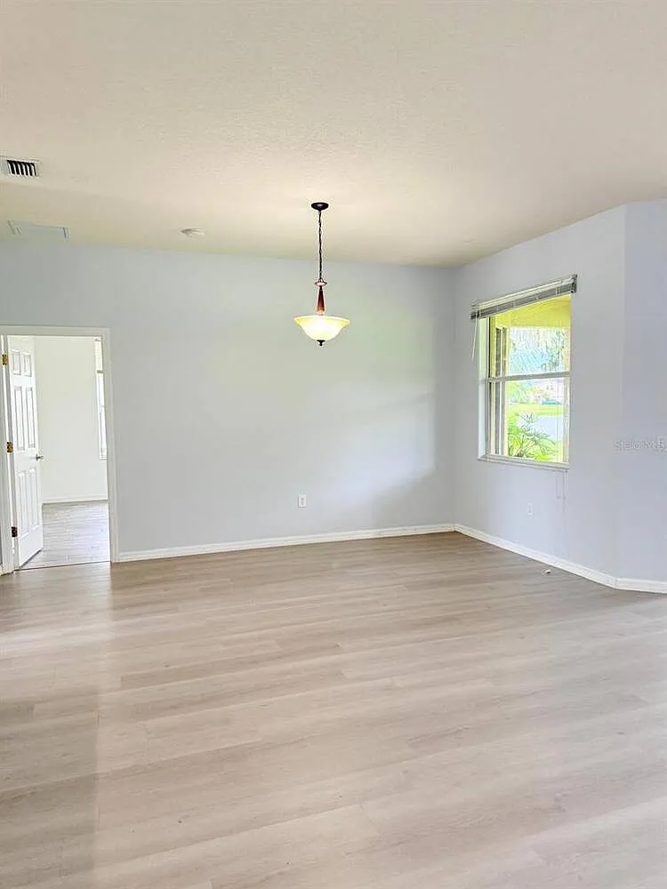 3 bed, 2.0 bath, 1918 sqft, $2,200 — Photo 4