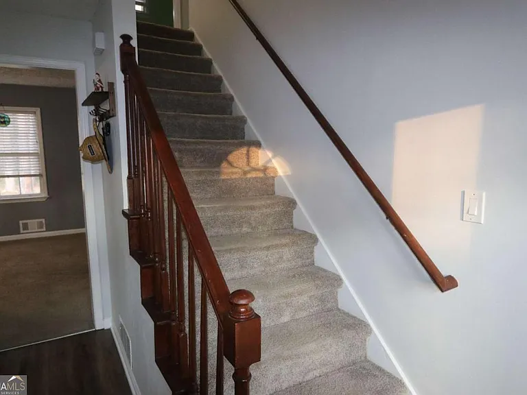 1302 Stephens St SW — Photo 4