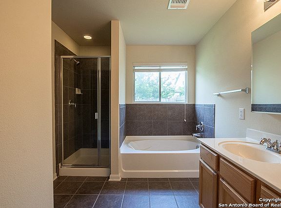 3rd image of 1022 Magnolia Bnd