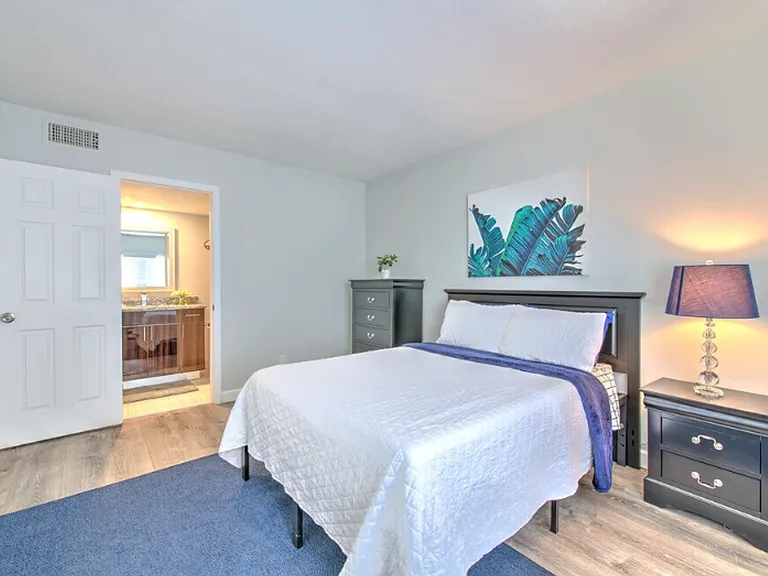 Pearl Cove Apartments — Photo 29