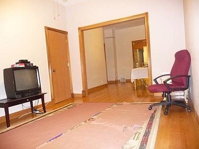 3rd image of 2500 N Ashland Ave #1