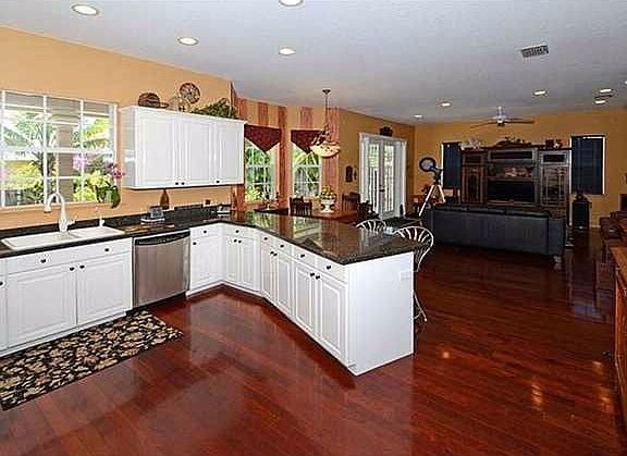 3rd image of 239 Algiers Ave