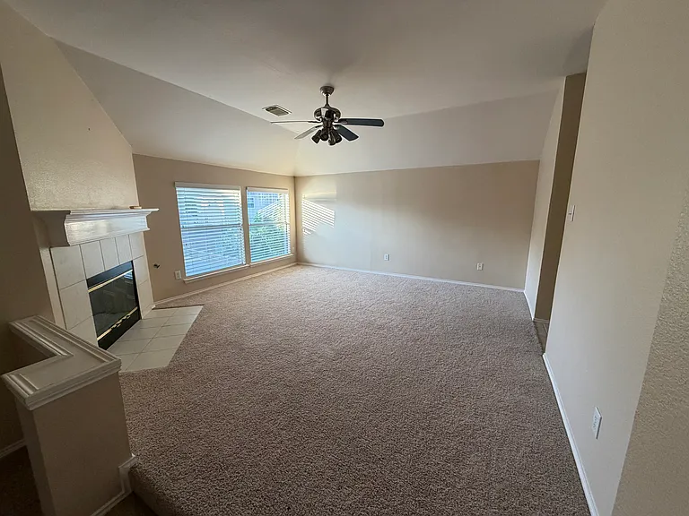 2453 Ravenhurst Dr — Photo 10