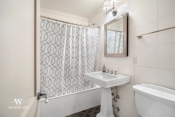 Sold by Warburg | media 8