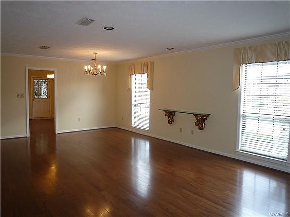 3rd image of 2946 Canterbury Dr
