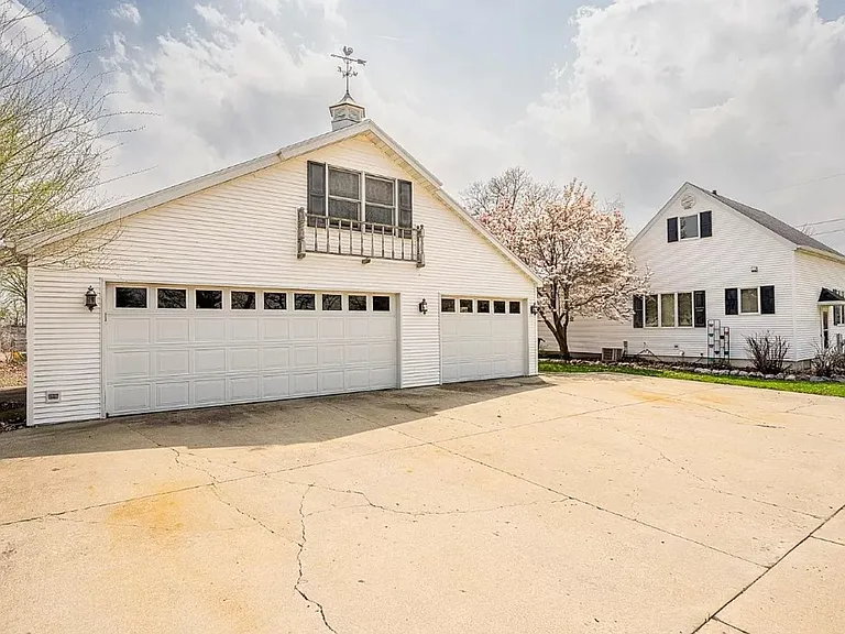520 Dove St — Photo 4