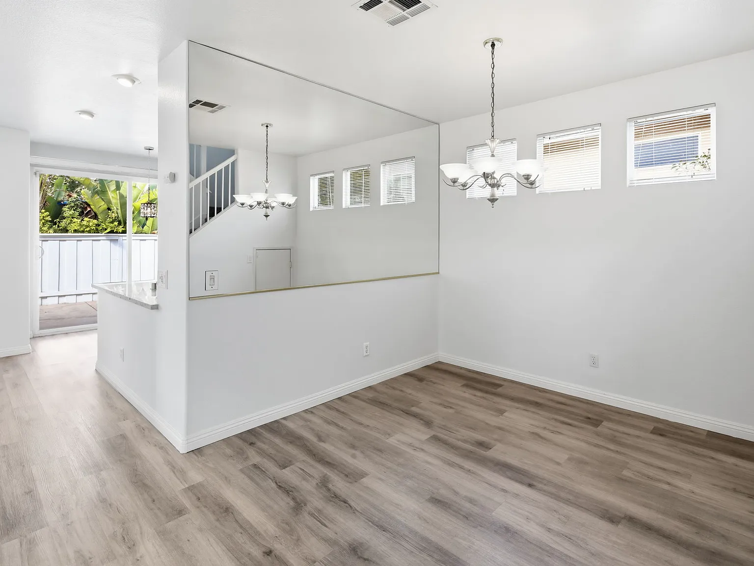 4 bed, 2.5 bath, 1740 sqft, $4,295 — Photo 2