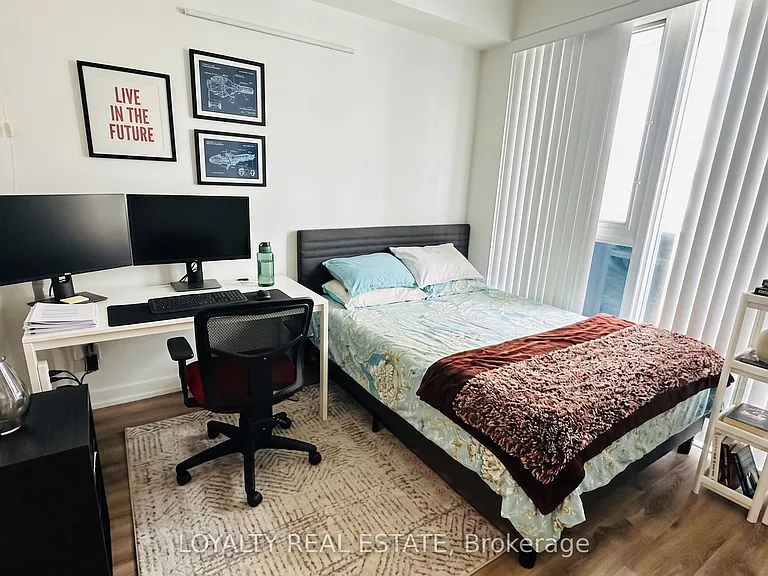 20 Edward St S #912 — Photo 4
