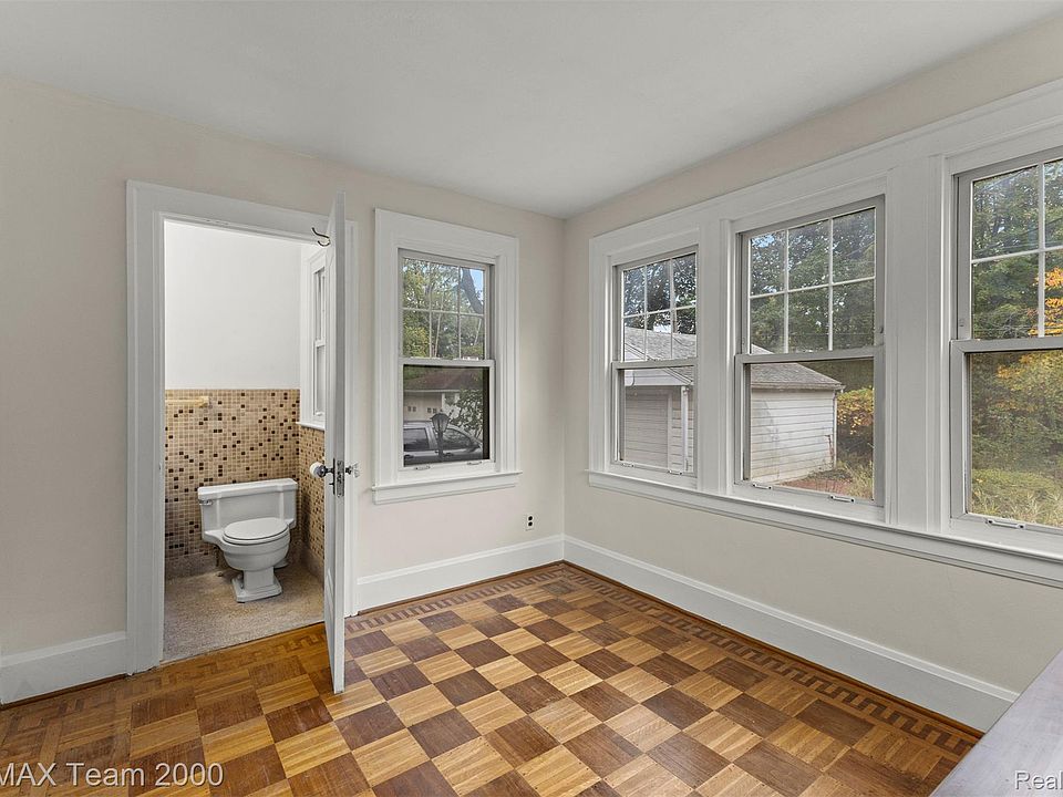 404 S Waverly St, photo 22
