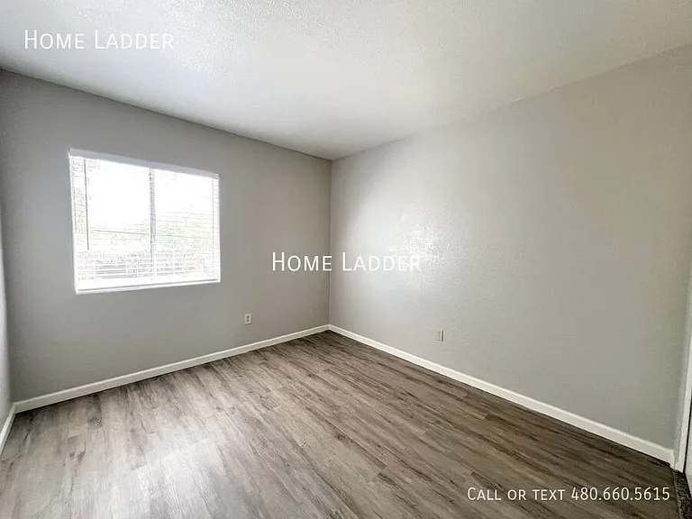 4957 S Park Ave #201 — Photo 8
