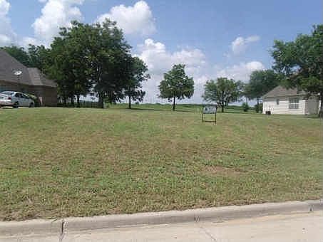 1st image of 813 Thomas Crossing Dr