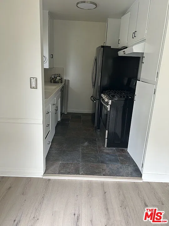 2 bed, 2.0 bath, 4972 sqft, $2,725 — Photo 2