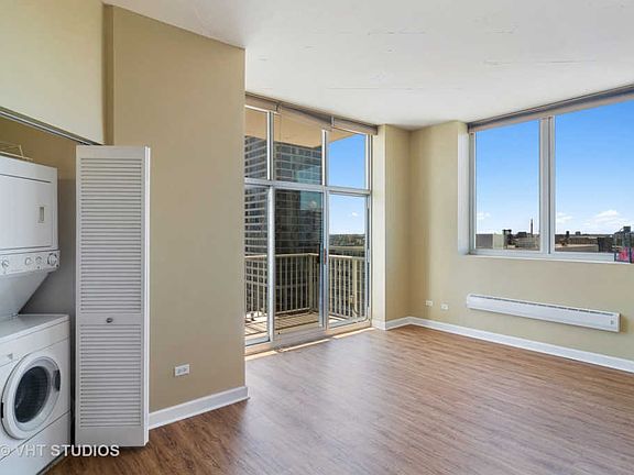 3rd image of 1600 S Indiana Ave Unit 1401