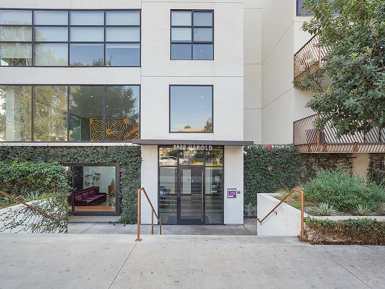 5800 Harold Way — Photo 49