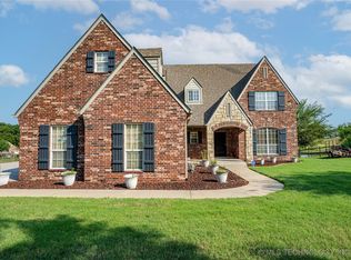 706 S Tallchief Ave, Skiatook, OK 74070