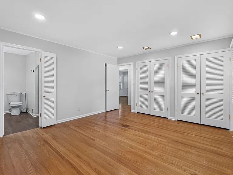 2313 W 71st St — Photo 20